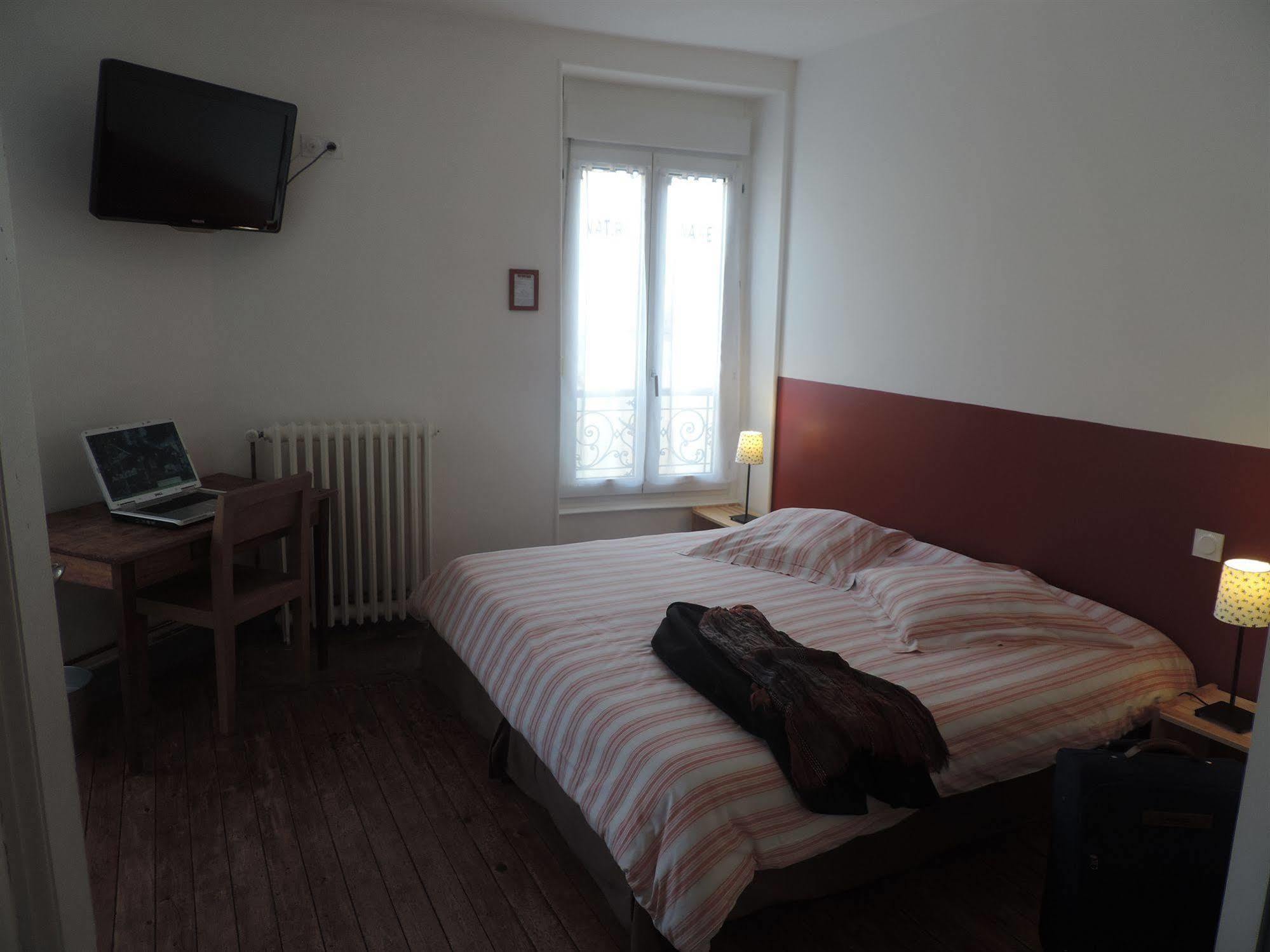 Select Hotel Le Mans Esterno foto